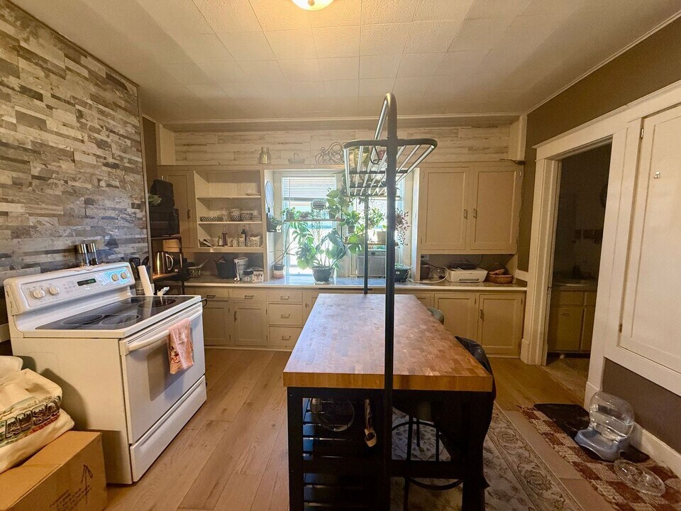 707 E Thomas St in Wausau, WI - Foto de edificio