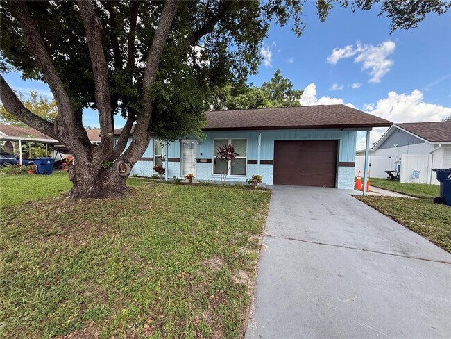 3258 Kismet Ct in New Port Richey, FL - Building Photo - Building Photo