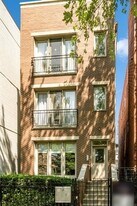 2416 W Thomas St in Chicago, IL - Building Photo