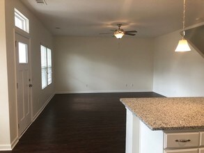 218 Dogwood Cir in Savannah, GA - Foto de edificio - Building Photo