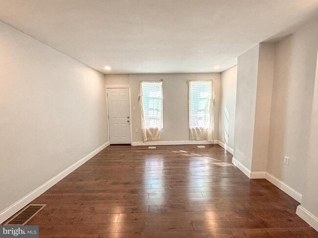 property at 1143 S Mole St