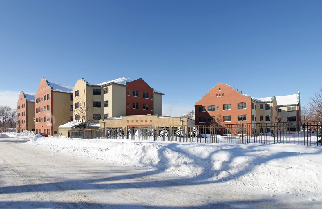 River Village in Minneapolis, MN - Foto de edificio