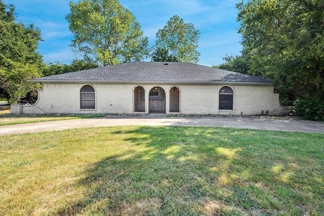 property at 201 Valley View Dr N
