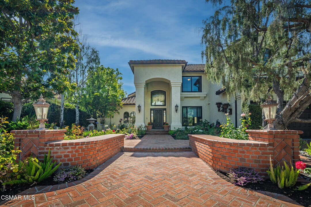 2612 Yellowwood Dr in Westlake Village, CA - Foto de edificio