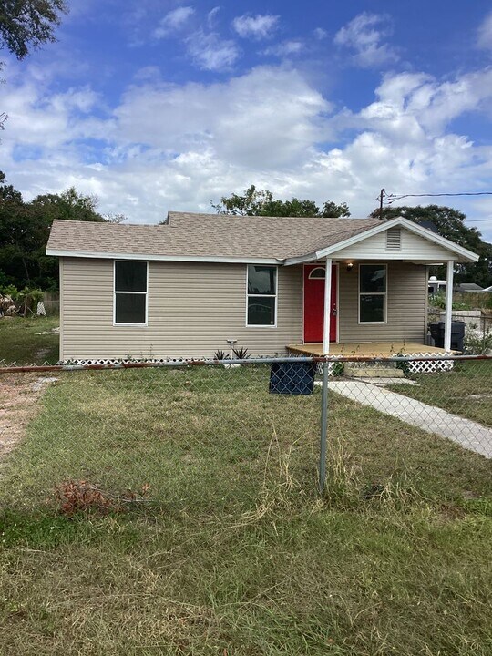 2336 Peachtree St in Lakeland, FL - Building Photo