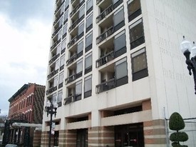 1212 N Wells St Apartments