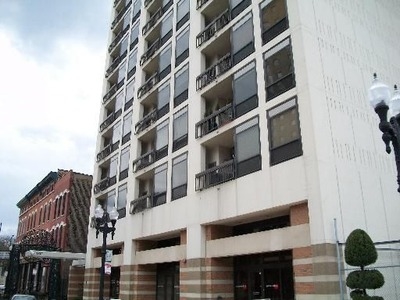 The Neapolitan in Chicago, IL - Building Photo