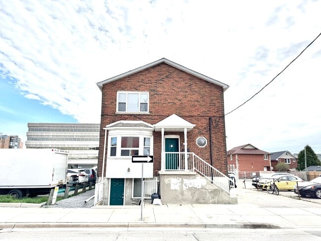 63 Celina St in Oshawa, ON - Building Photo - Building Photo