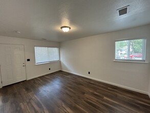 330 Broadway Blvd in Reno, NV - Building Photo - Interior Photo