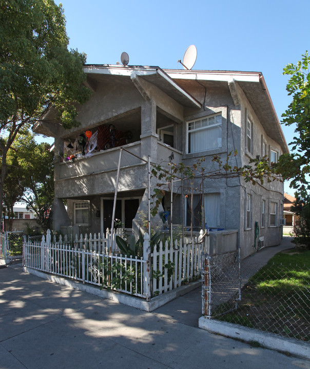 2205-2209 1/2 Sichel St in Los Angeles, CA - Building Photo