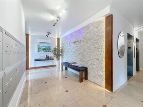 7133 Bay Dr in Miami Beach, FL - Foto de edificio - Building Photo