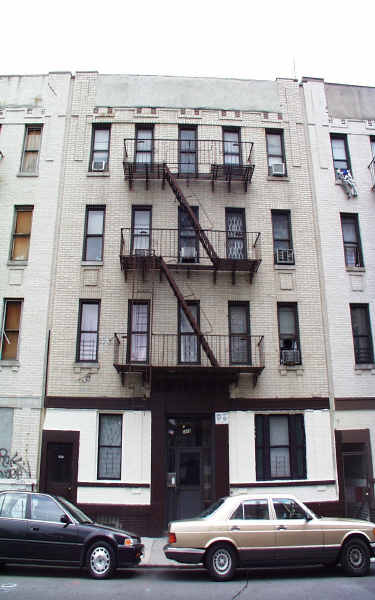 2416 Beaumont Ave in Bronx, NY - Foto de edificio