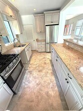 11 Floyd Pl in Great Neck, NY - Building Photo - Building Photo