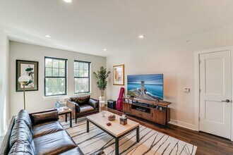 110 Market St in Saddle Brook, NJ - Building Photo - Building Photo