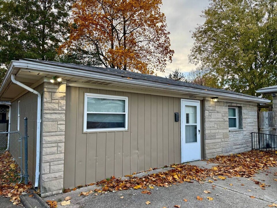 4800 Fury Way in Louisville, KY - Building Photo