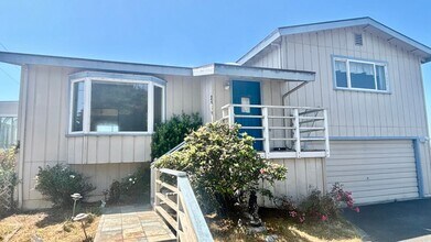 2580 Vaissade Rd in Arcata, CA - Building Photo - Building Photo