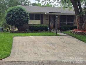 5027 Malibu Dr in Charlotte, NC - Building Photo - Building Photo