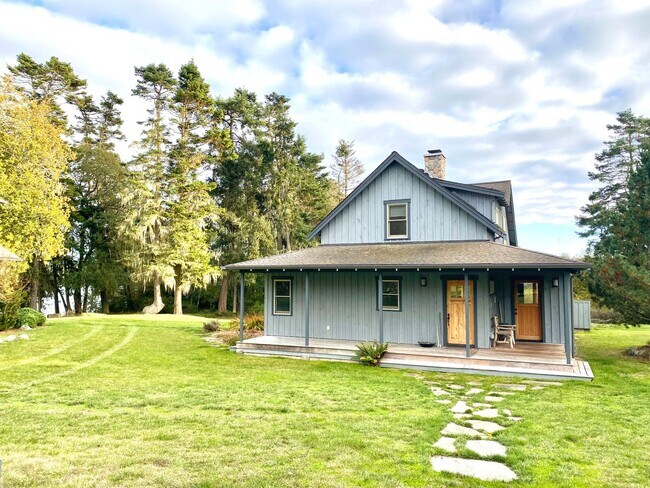 400 Mountain Shadows Ln in Friday Harbor, WA - Building Photo - Building Photo