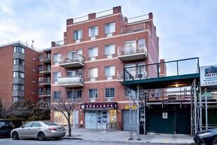 13939 35th Ave in Flushing, NY - Building Photo