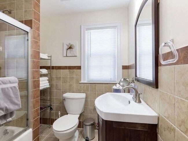 24 Fairmount Ave in Somerville, MA - Foto de edificio - Building Photo