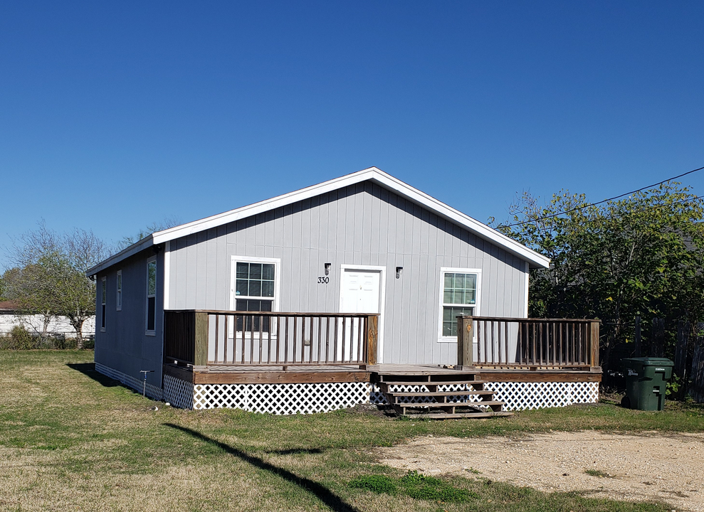 330 Gregory st in Taft, TX - Building Photo