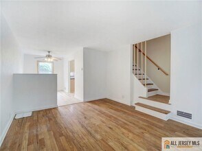 5 Elm Ct in Metuchen, NJ - Building Photo - Building Photo