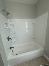 549 Ash St in Windham, CT - Foto de edificio - Building Photo