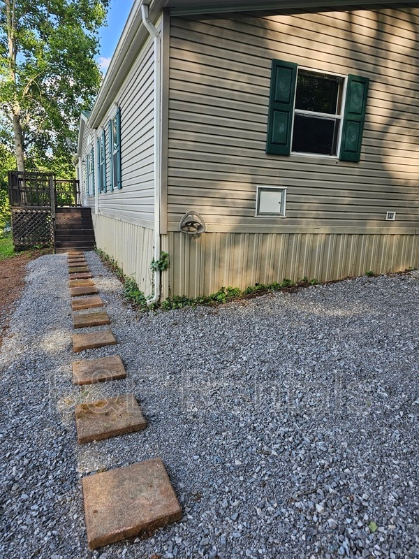 10016 Stringtown Rd in Strawberry Plains, TN - Building Photo - Building Photo