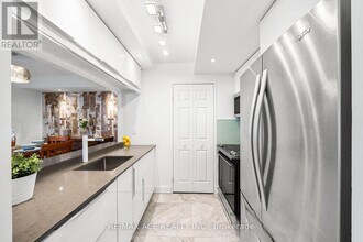 285 Enfield Pl in Mississauga, ON - Building Photo - Building Photo