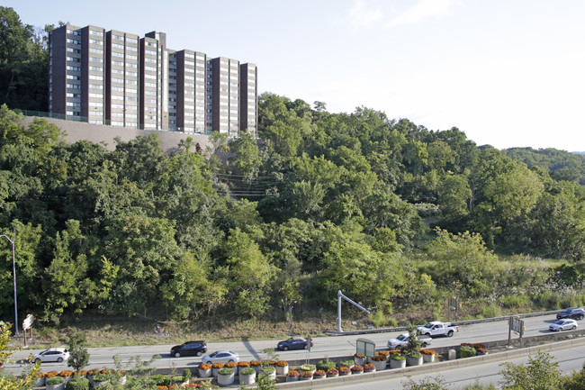 Walnut Towers at Frick Park photo'