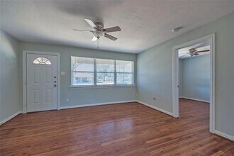 3309 Lockmoor Ln in Dallas, TX - Building Photo - Building Photo