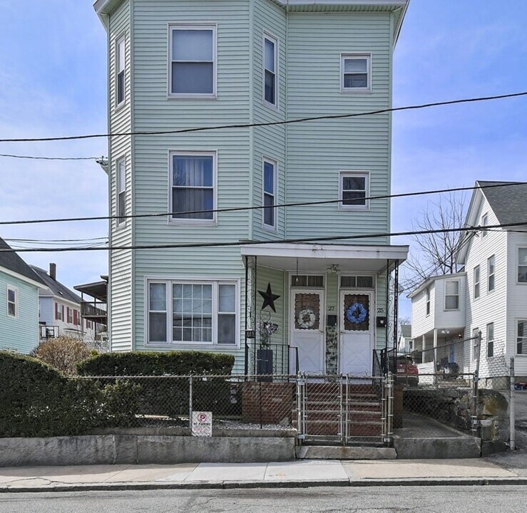 25 Ware St, Unit #3 in Lowell, MA - Foto de edificio