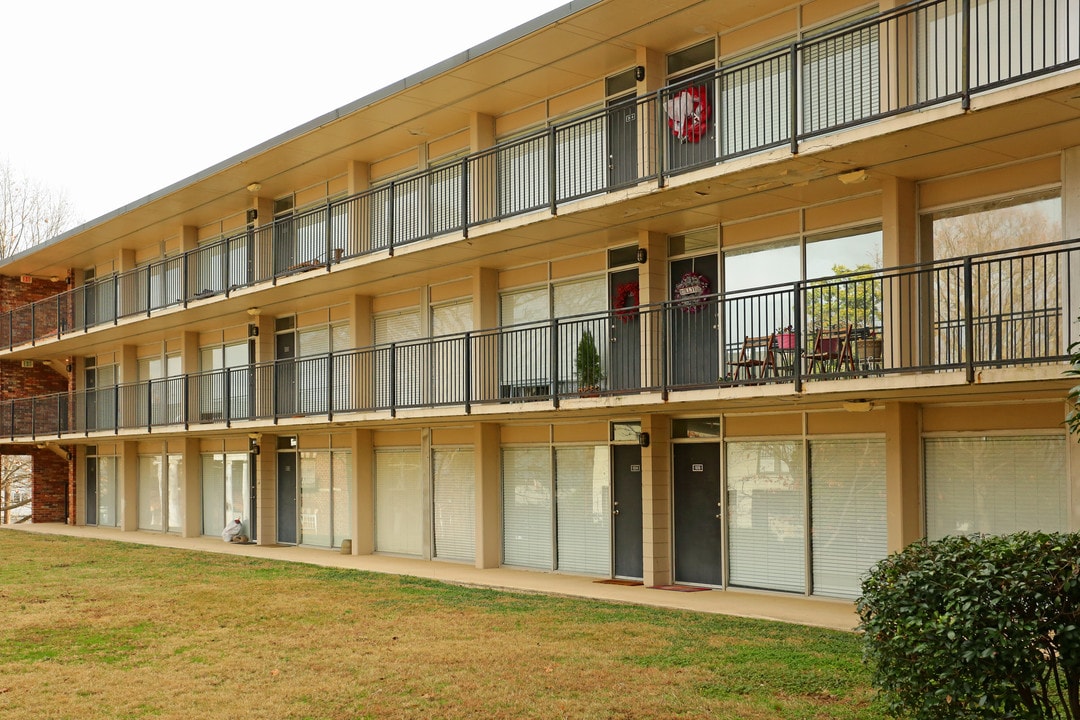 2990 S Rhodes Cir in Birmingham, AL - Foto de edificio