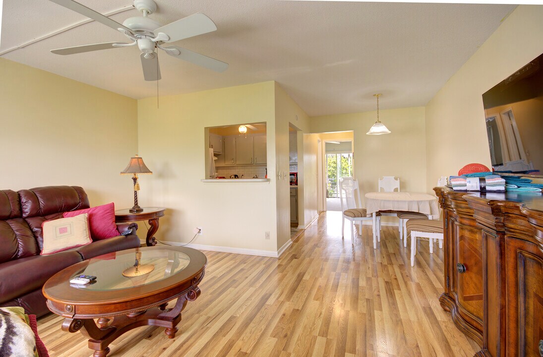 211 Easthampton I, Unit 211 in West Palm Beach, FL - Building Photo