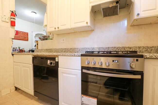 322 St Paul St, Unit 1 in Brookline, MA - Building Photo - Building Photo