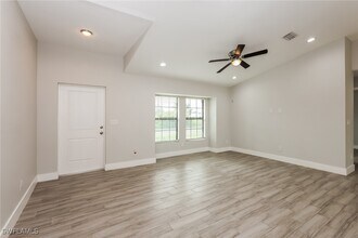 524 Lone Star Ln in Lehigh Acres, FL - Building Photo - Building Photo