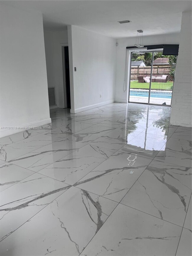 7070 Raleigh St in Hollywood, FL - Building Photo - Building Photo