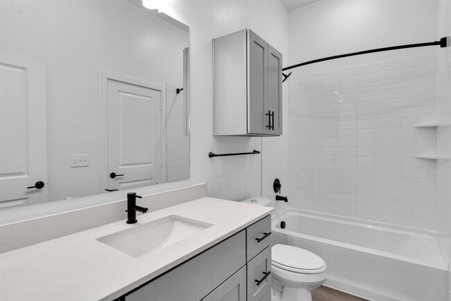 property at 1936 Labrador Ln