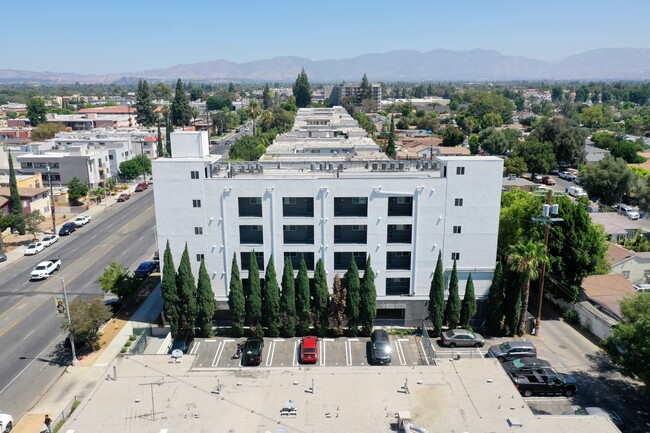 8802 Van Nuys Blvd in Panorama City, CA - Building Photo - Building Photo