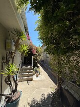 2140 Beachwood Dr in Los Angeles, CA - Building Photo - Building Photo