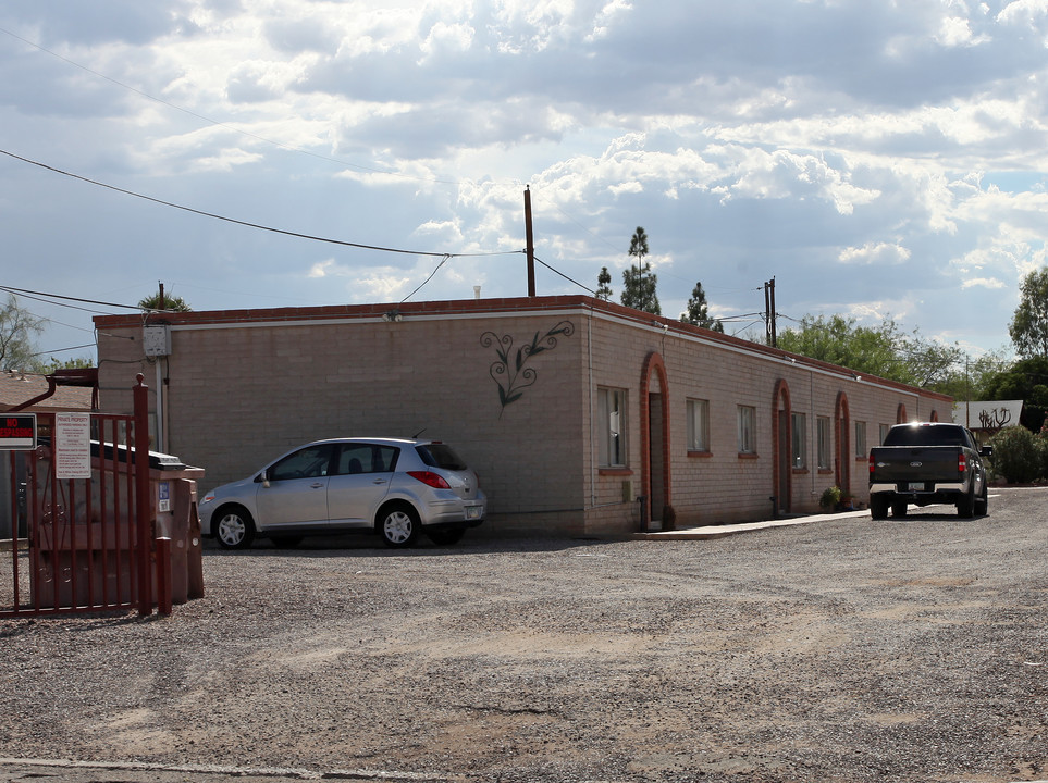 Grand Treat Apartments in Tucson, AZ - Building Photo