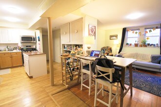 15 Wellman St, Unit 1 in Brookline, MA - Foto de edificio - Building Photo