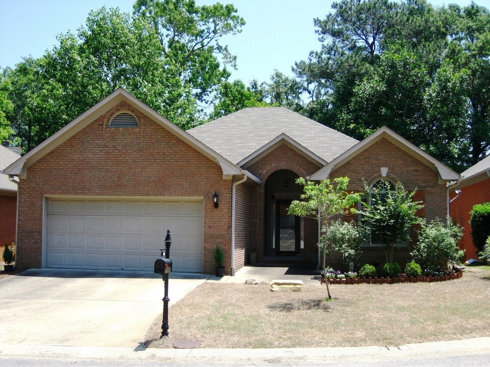 1205 Ivy Brook Cir in Birmingham, AL - Building Photo