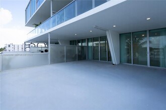 8425 Crespi Blvd in Miami Beach, FL - Building Photo - Building Photo