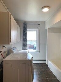 211 Pershing Ave N photo'