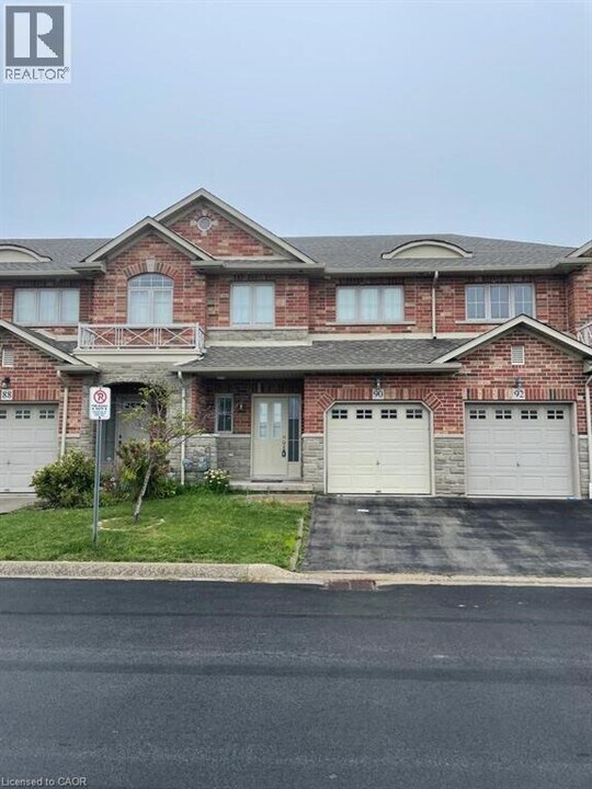 90 Marina Point Cres in Hamilton, ON - Building Photo