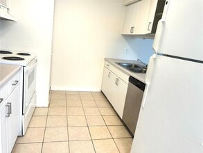 465 SW 86th Ave, Unit #204 in Pembroke Pines, FL - Foto de edificio - Building Photo
