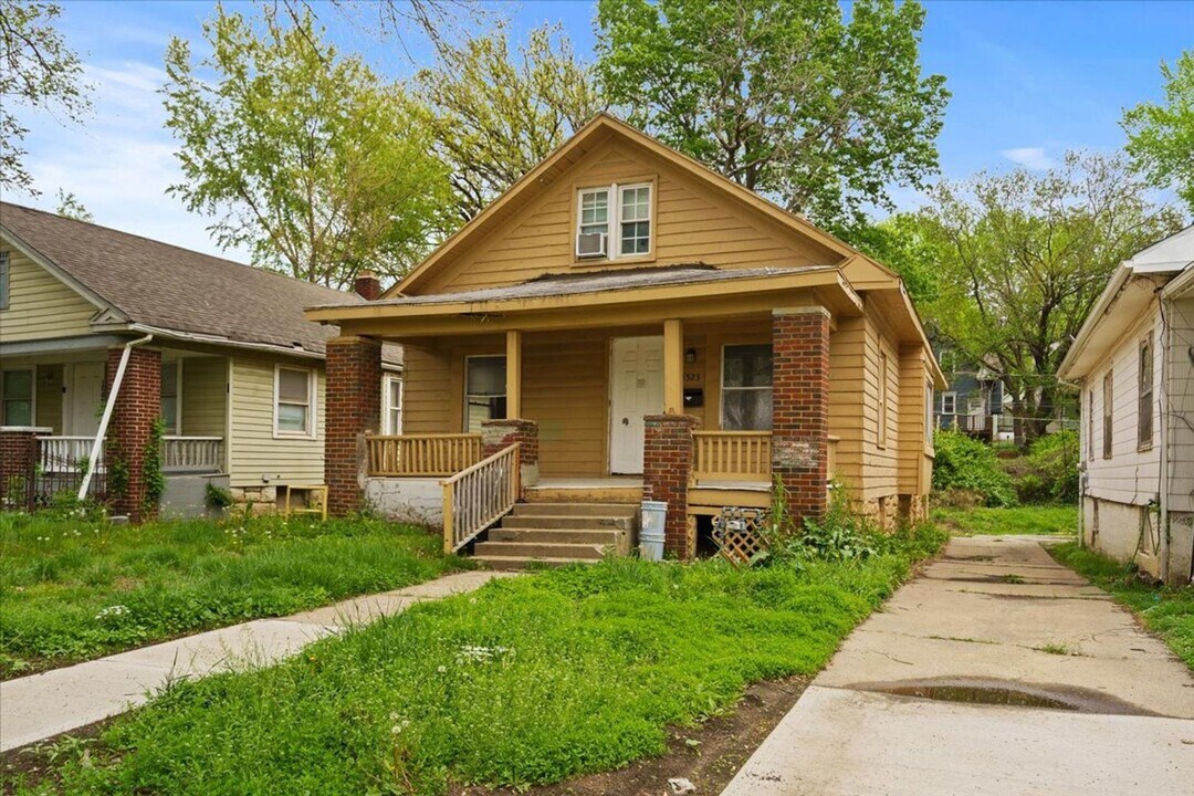 1523 Lawn Ave in Kansas City, MO - Building Photo
