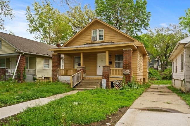 property at 1523 Lawn Ave