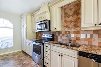 30703 Tremont Dr in Zephyrhills, FL - Building Photo - Building Photo